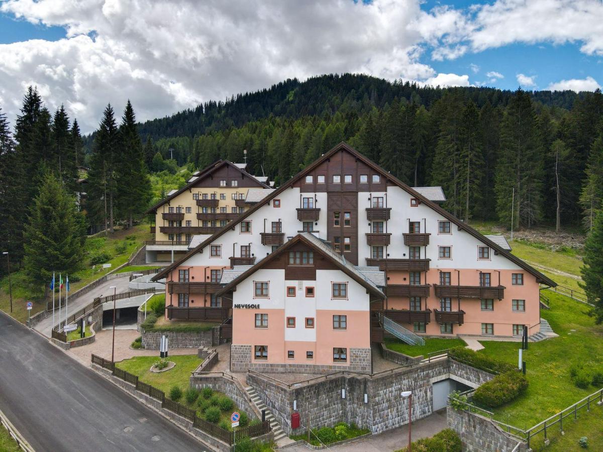 Nevesole Folgarida Resort Aparthotel エクステリア 写真