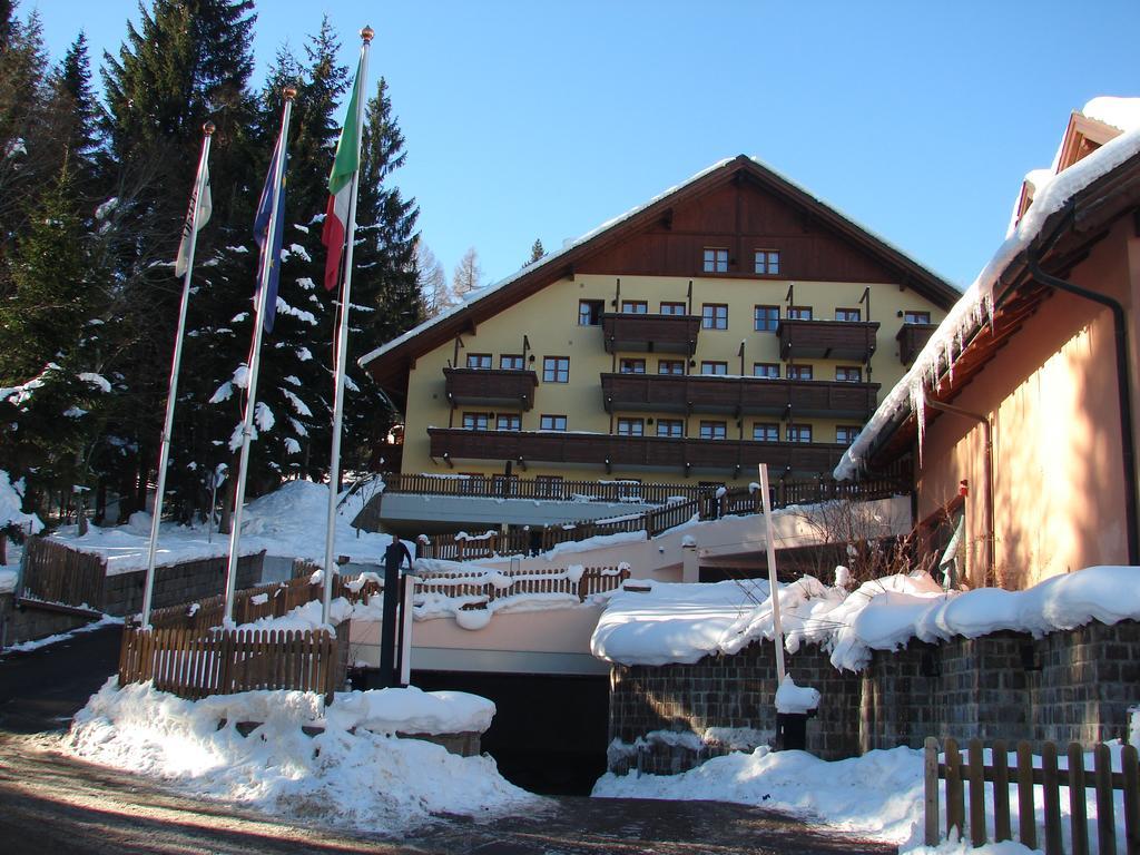 Nevesole Folgarida Resort Aparthotel エクステリア 写真
