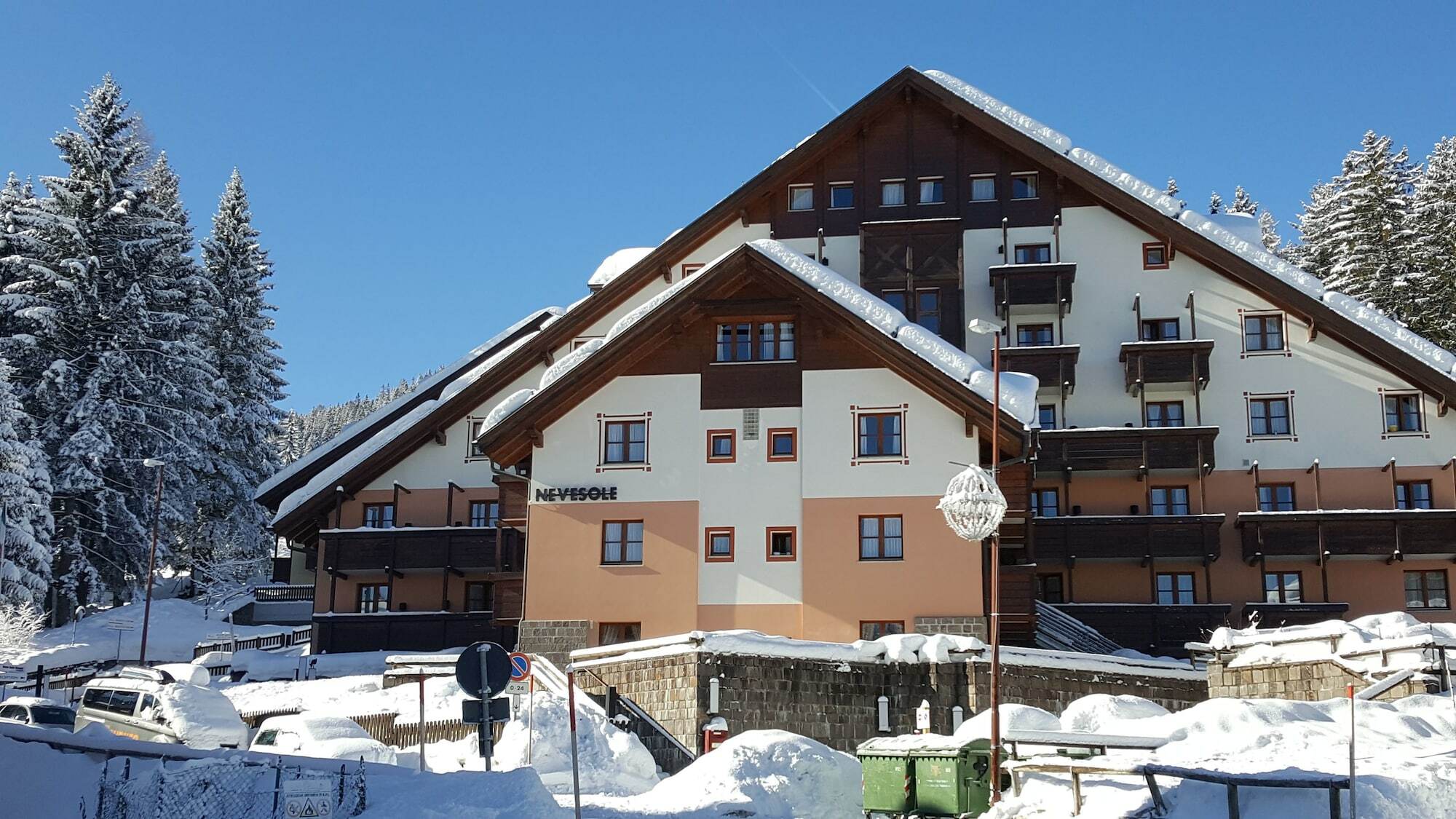 Nevesole Folgarida Resort Aparthotel エクステリア 写真